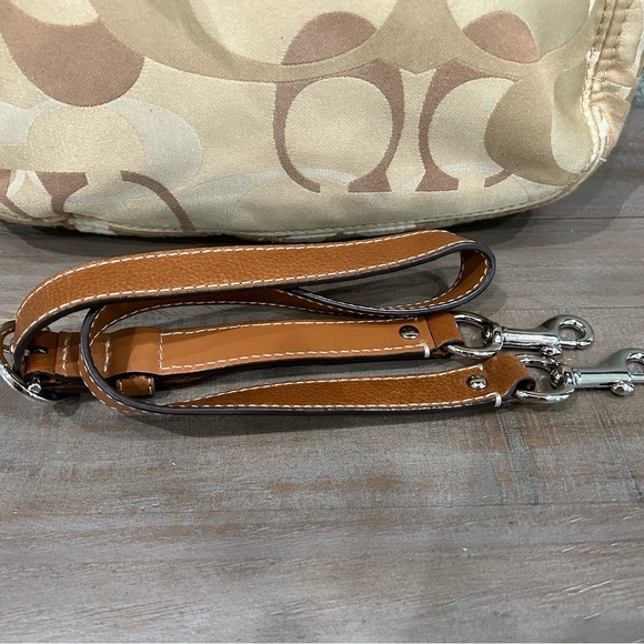 Authentic Signature Coach Satchel/ Shoulder/ & Crossbody Handbag - Picture 2 of 9
